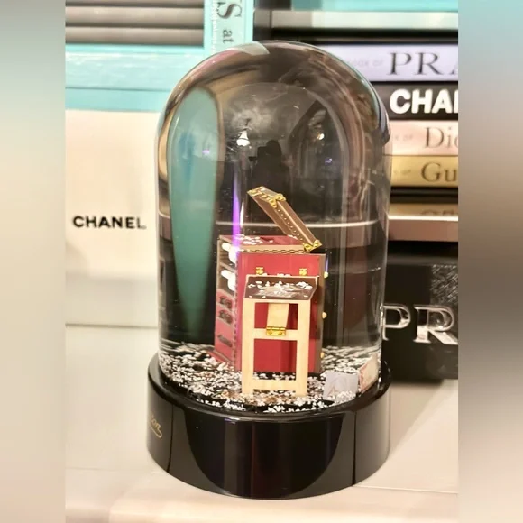 Louis Vuitton Snow Globe - Picture 3 of 6